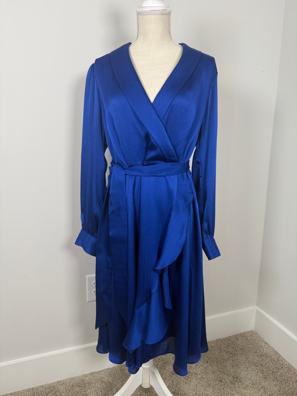 LIKE NEW Hobbs LondonElegant Blue Wrap Midi Dress with Tie Waist